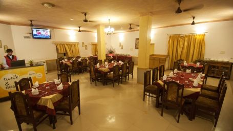 Hotel Rajputana Palace, Jodhpur Jodhpur Toran restaurant hotel rajputana palace jodhpur rajasthan 2